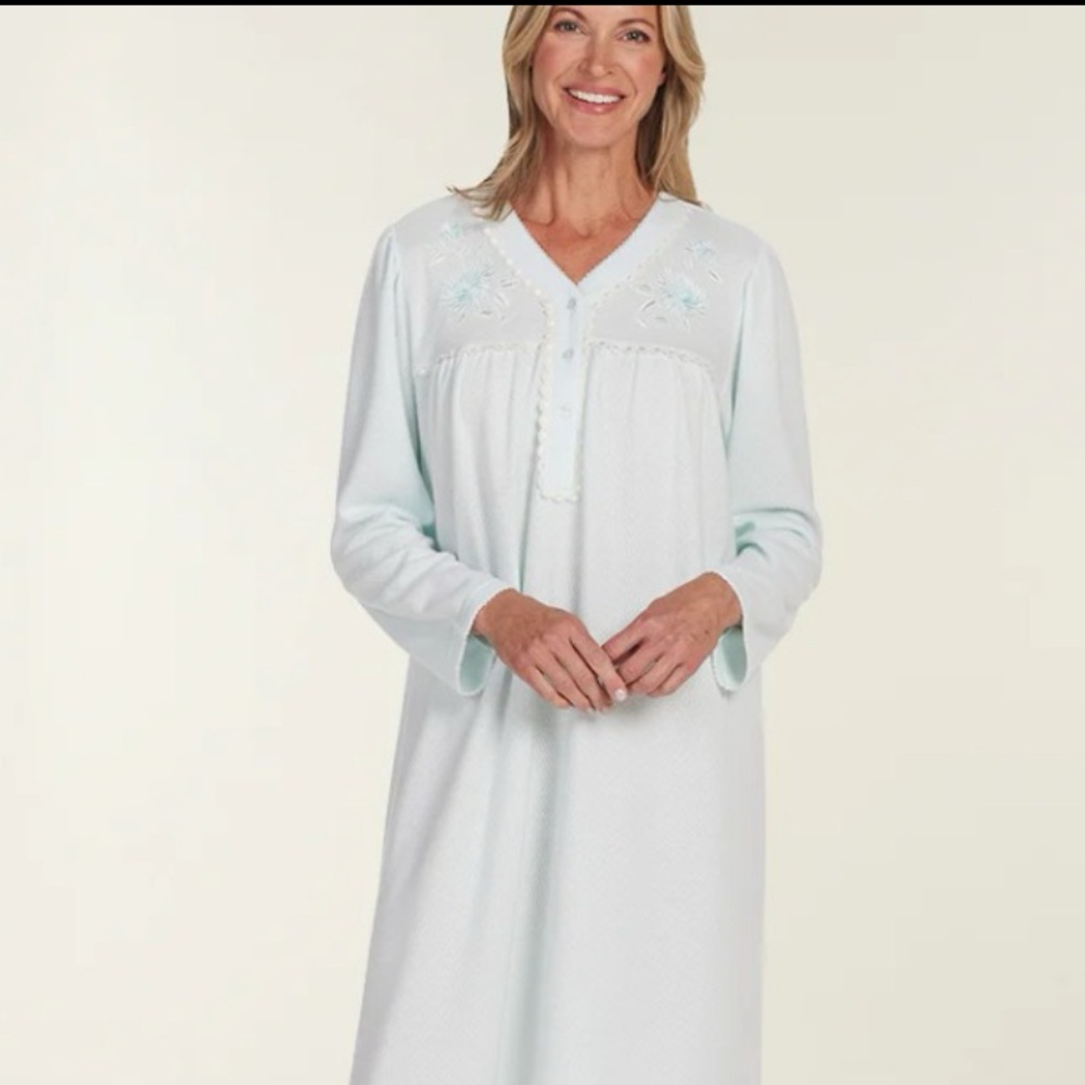 Miss Elaine Nightgown in Mint Green. 3X
